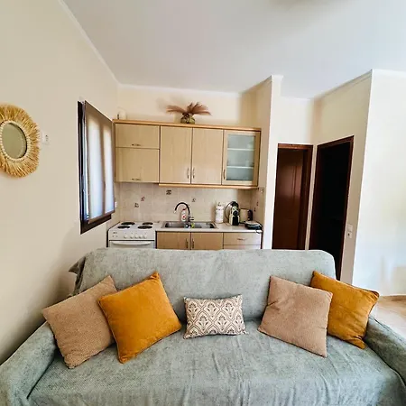 Stacy's House Калаврита