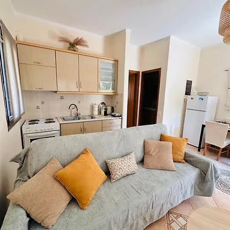 Stacy's House Калаврита