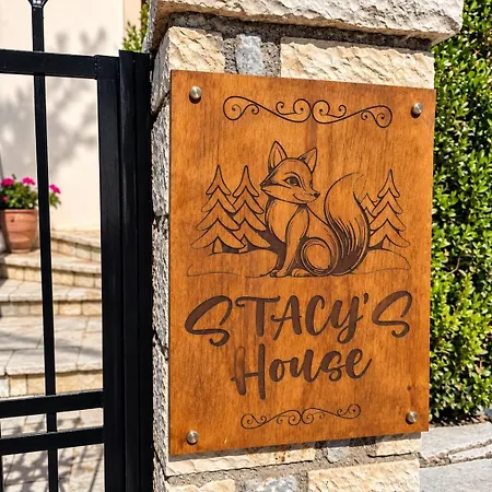 Stacy's House דירה
